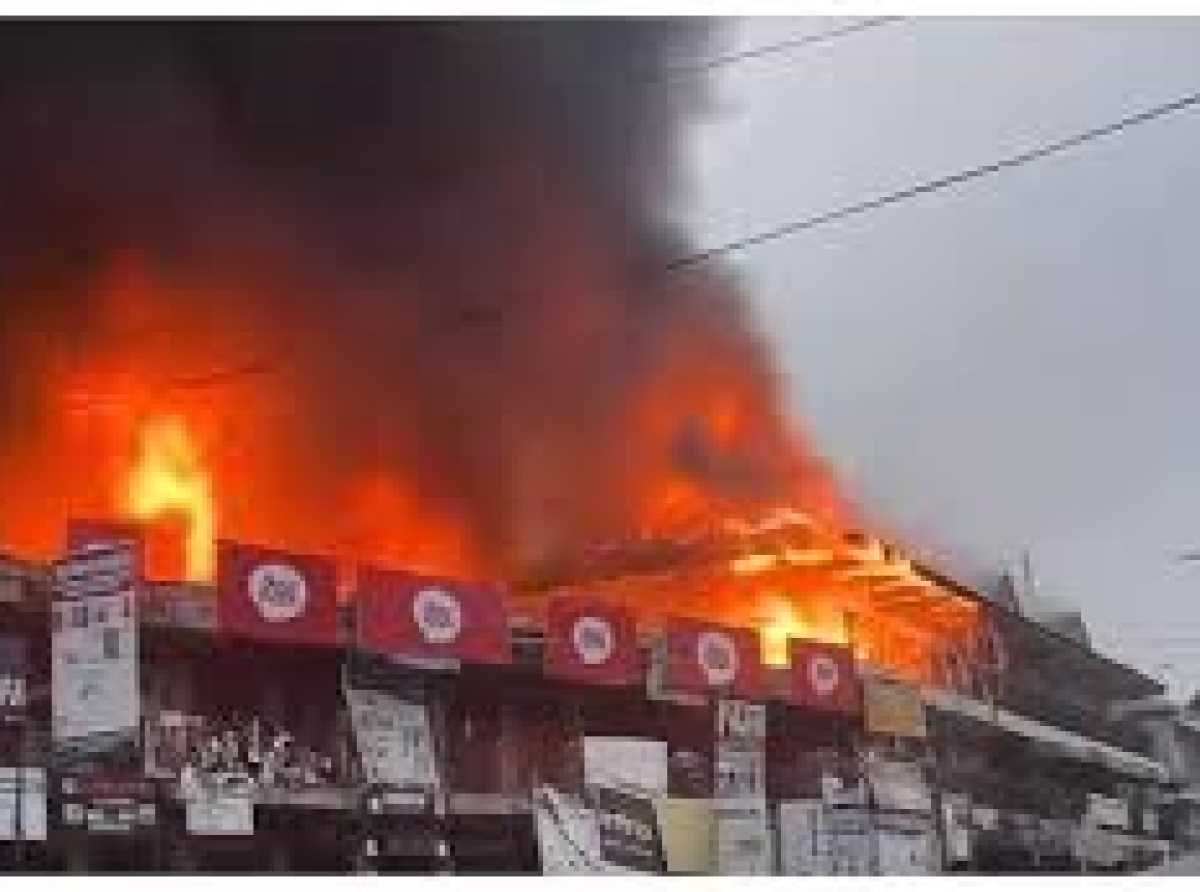 Fire erupts at Kumasi New Kejetia Market shop, causes damage